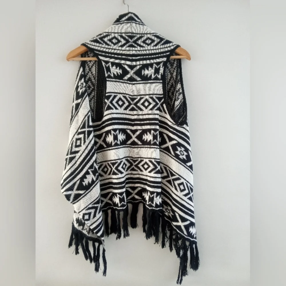 Kenzie Black White Tribal Knit Fringe Cardigan Vest Size Juniors 5/6 - Picture 7 of 9
